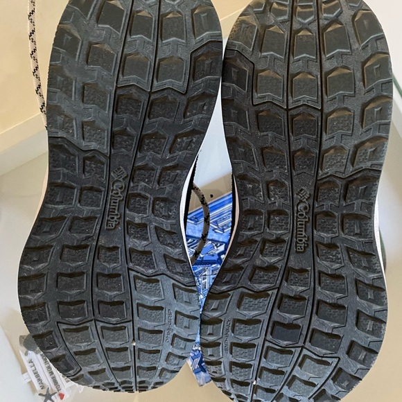 Trail shoes. Size 6. Black and white - Picture 4 of 6